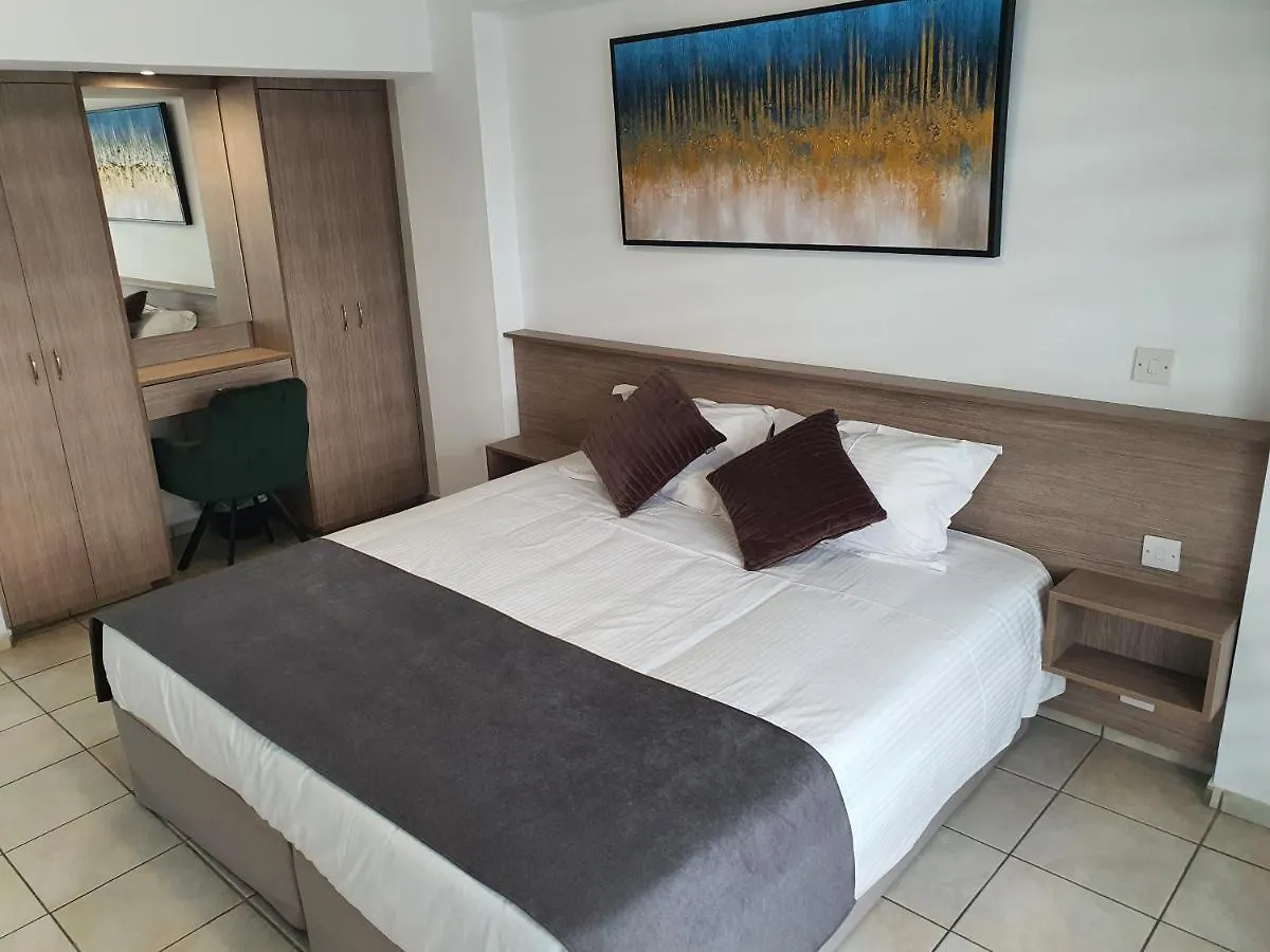 Larnaca Bay Suites 0*,