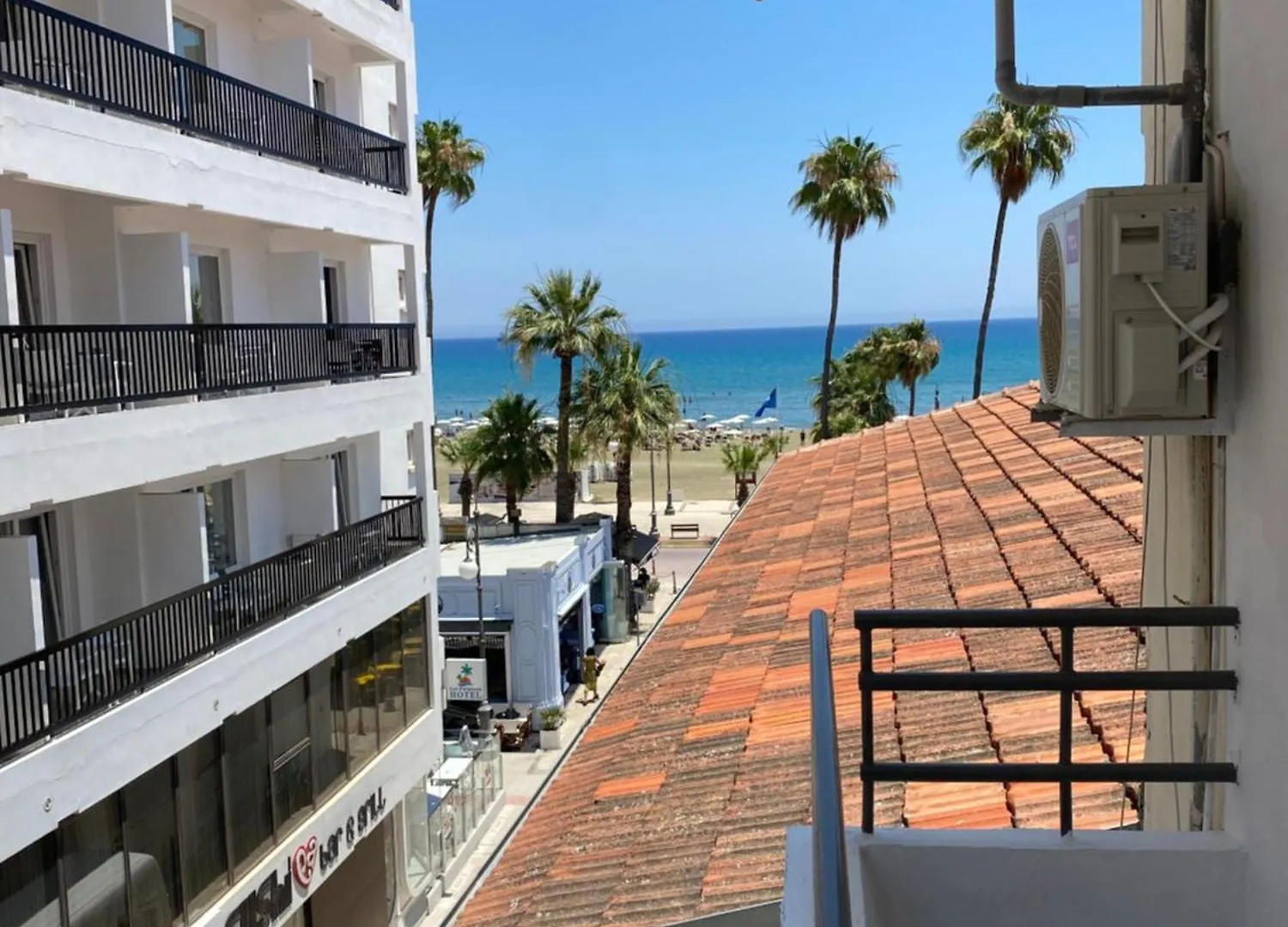 Larnaca Bay Suites Apartment