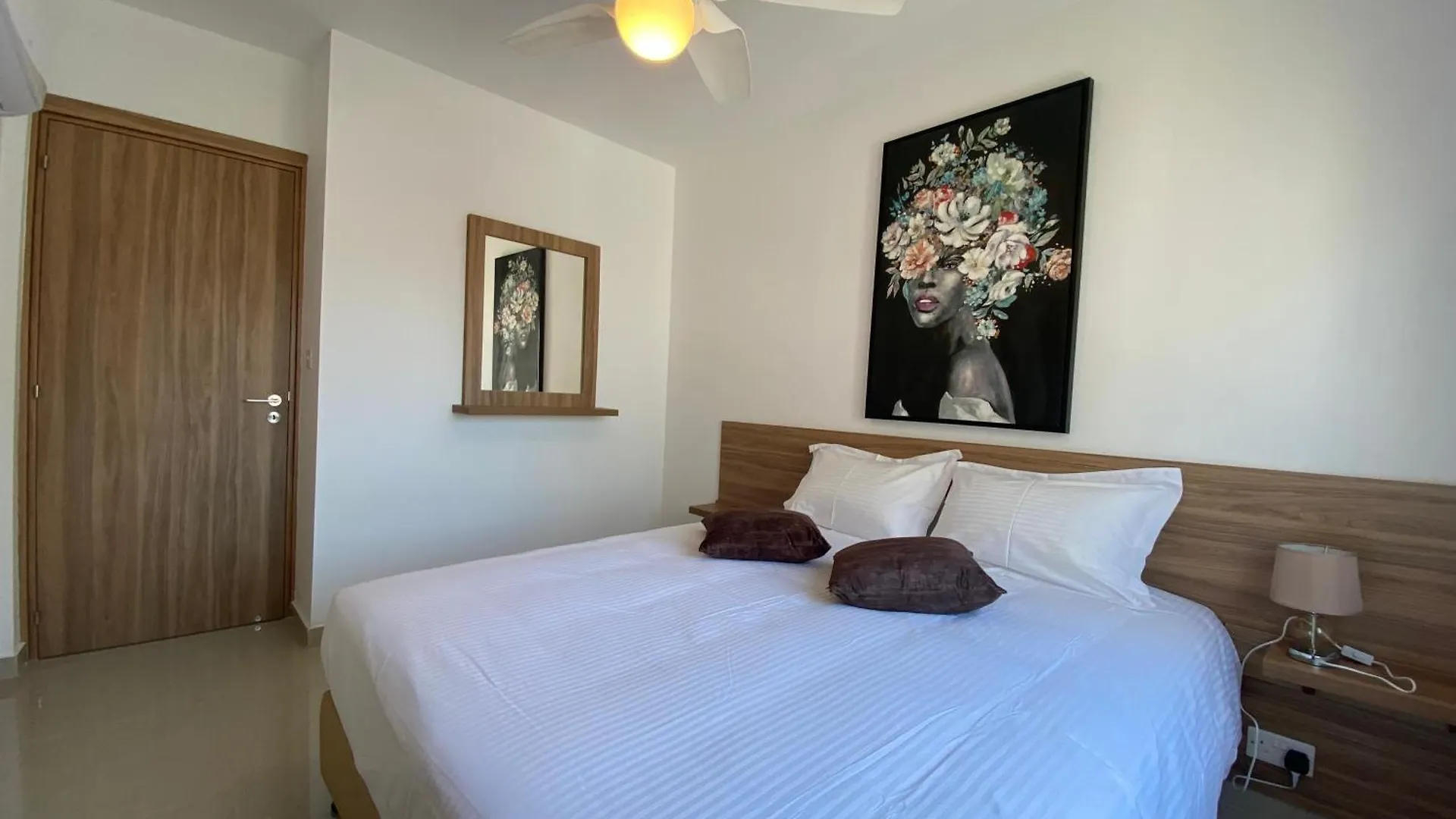 Apartment Larnaca Bay Suites
